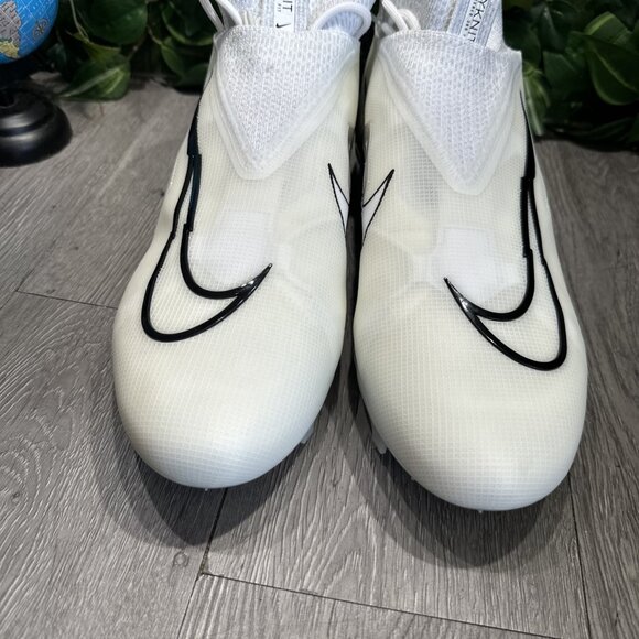 Athletic_Shoes